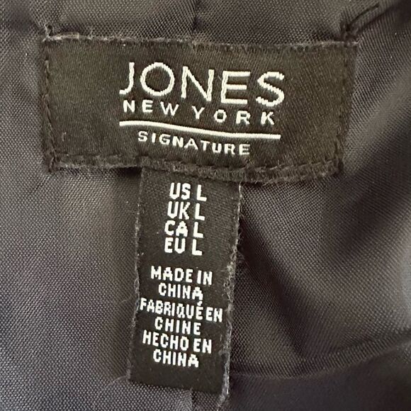 Jones New York Women's Blue Paisley Quilted Button Jacket. Front pockets.  Large - Picture 8 of 9